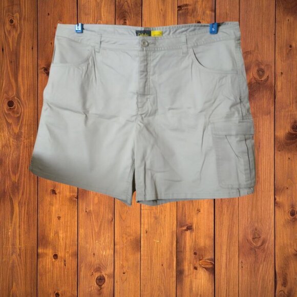 Cabela's Women's Size 18 Khaki Cargo Shorts Utility Pockets Workwear Outdoors - Picture 1 of 4